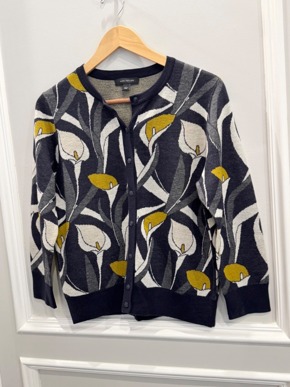 Ann Taylor Merino Wool Blend Calla Lily Jacquard Cardigan Large - Picture 2 of 7